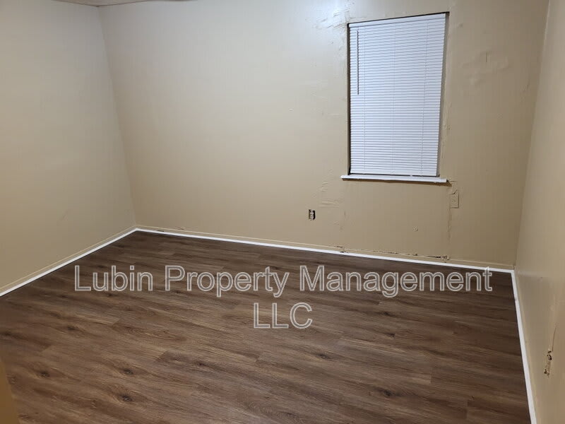 1219 Capital Ave – photo 2