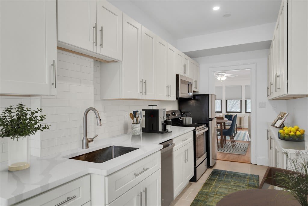 137 Englewood Ave 5 – photo 3