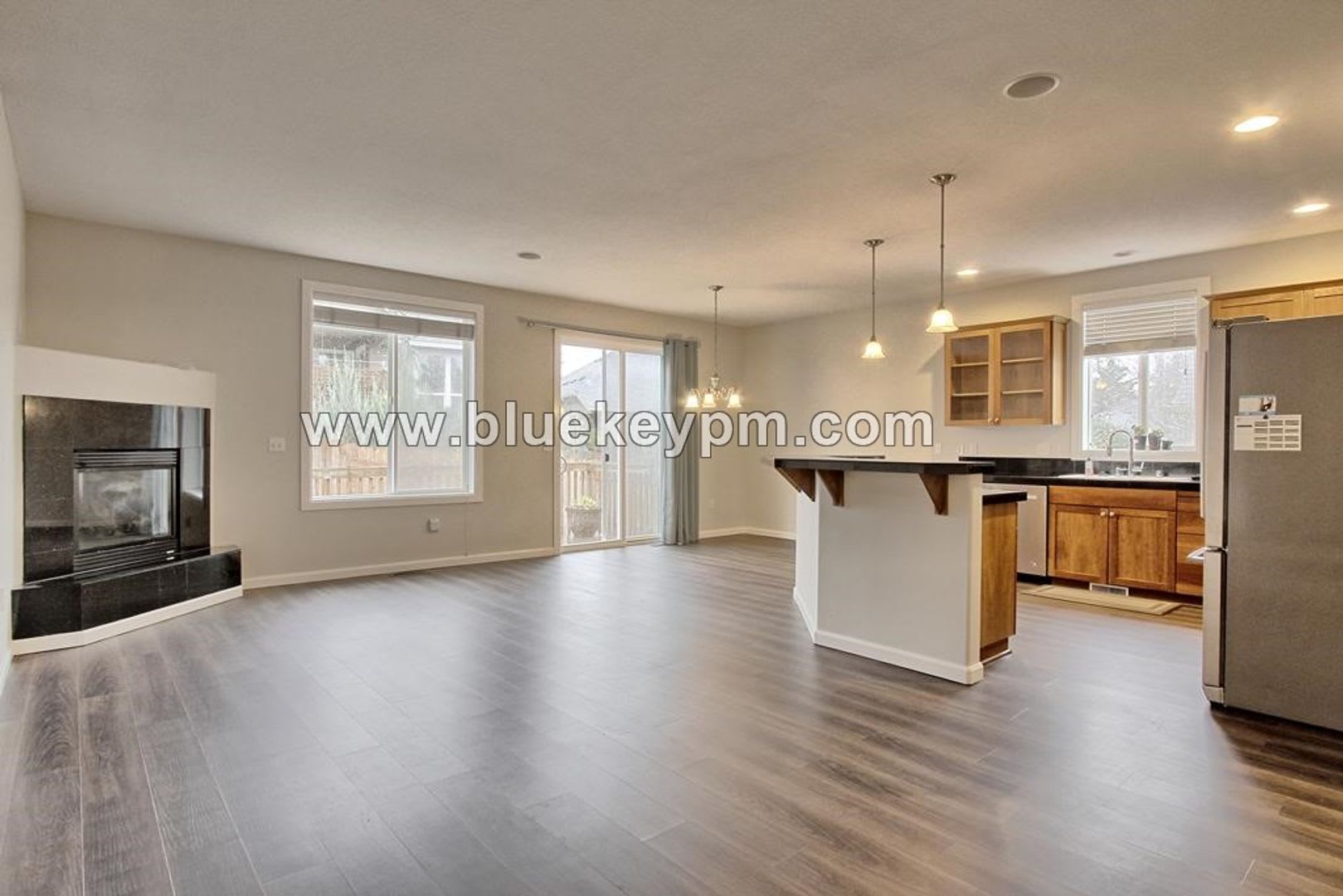 4 Bed 2 5 Baths Home With Primary Suite On Main Floor In Ridgefield – photo 3