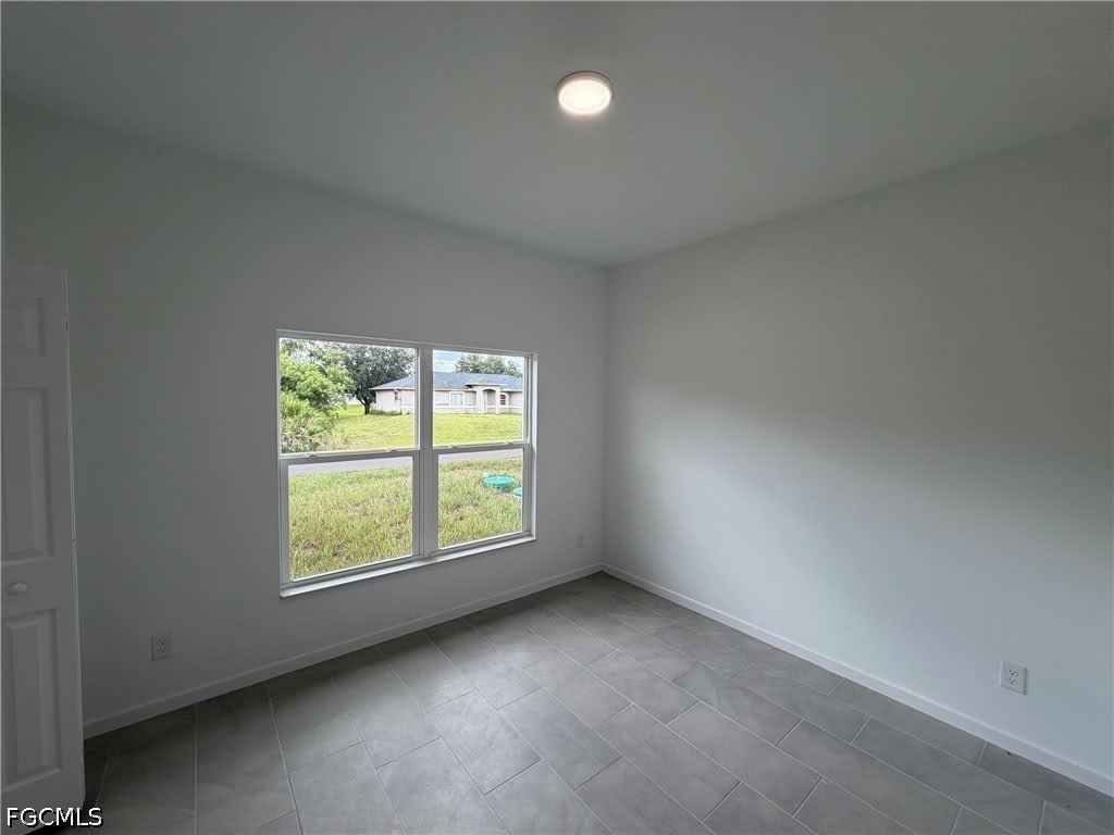 1092 Norton Avenue S – photo 4