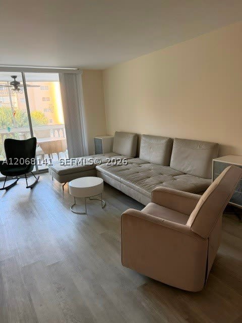 901 NE 14th Ave – photo 2