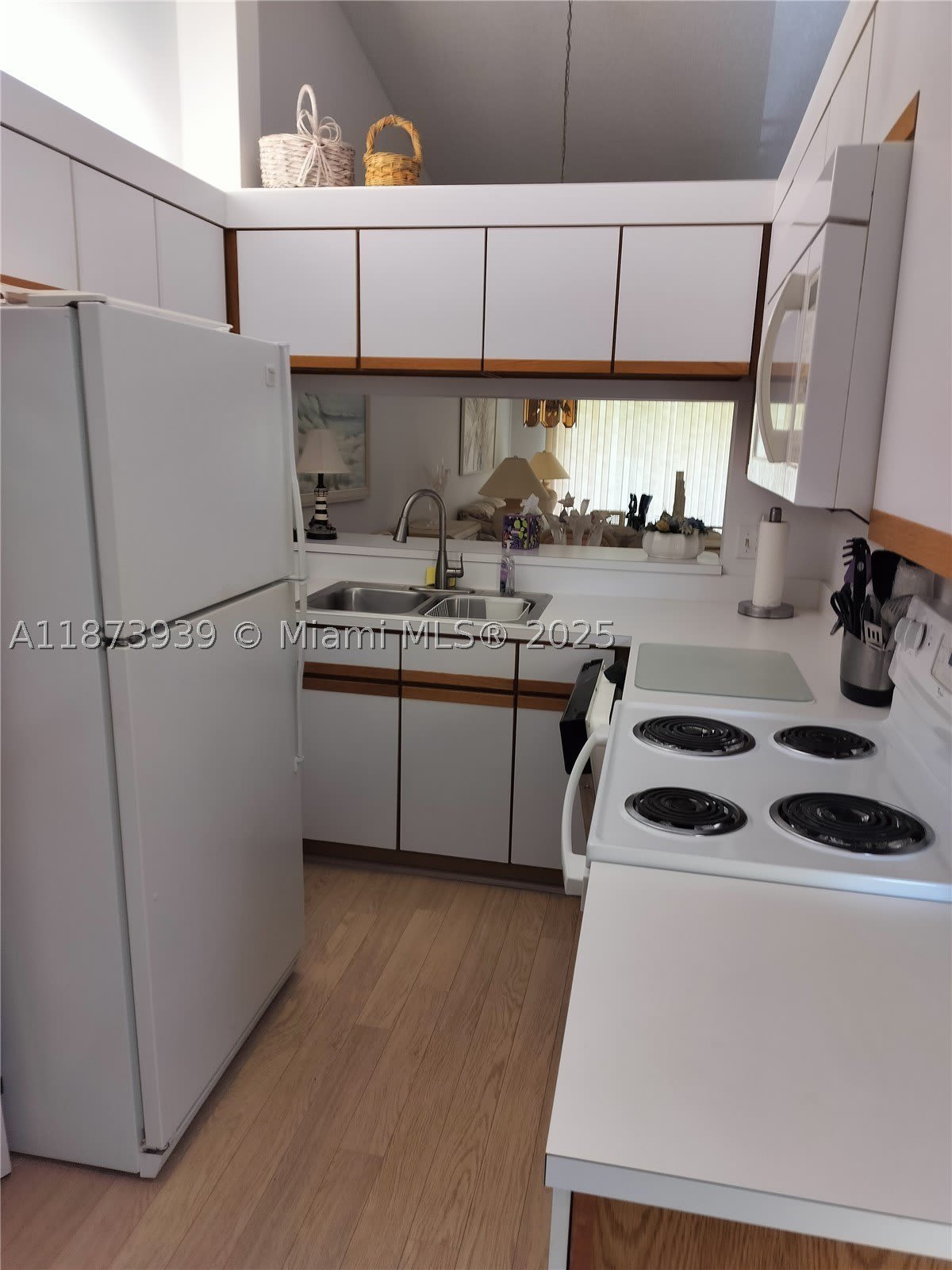 1002 Keystone Dr – photo 2