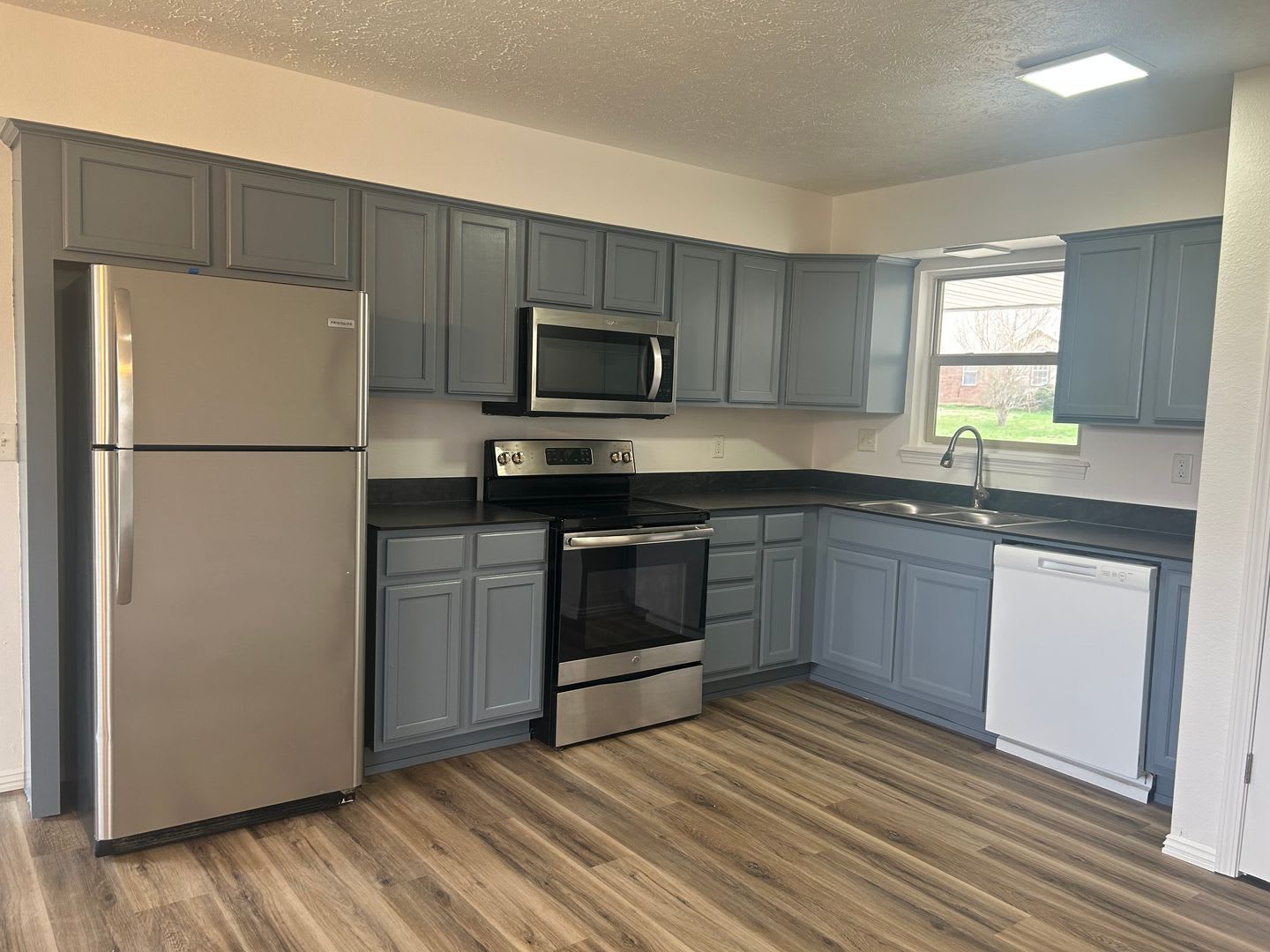 Newly Renovated 3 bedroom home – photo 5