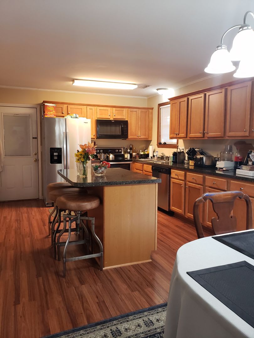 Three Bedroom Ranch in Mount Pleasant – photo 2