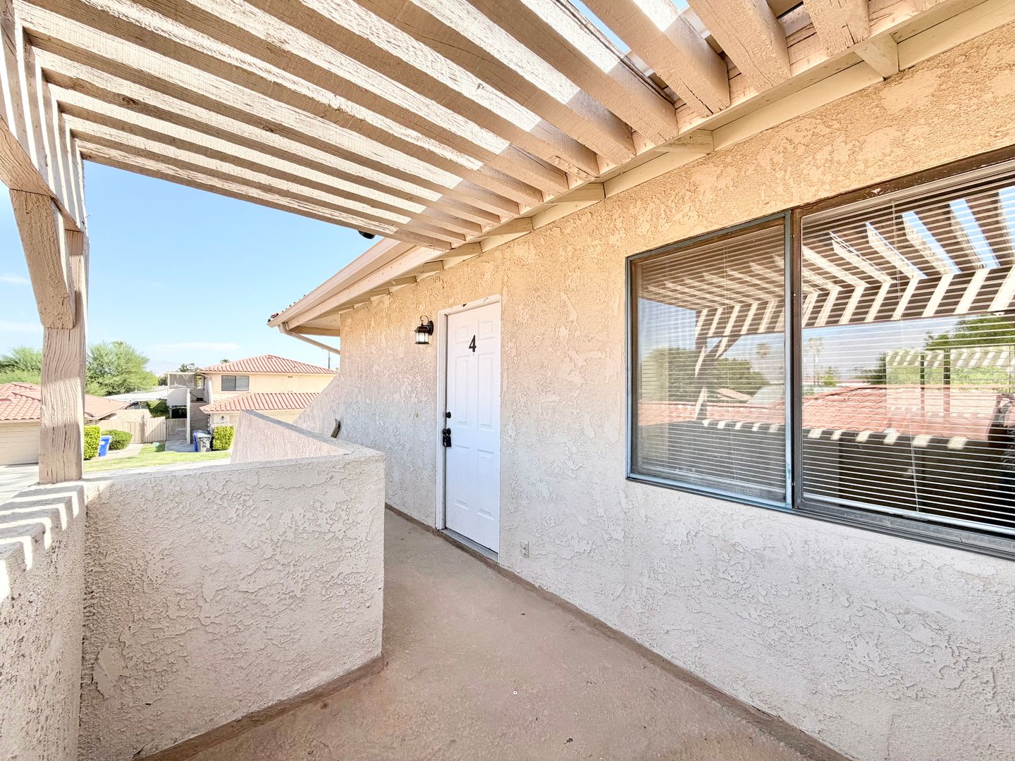 AVAILABLE NOW!! 3 Bedroom 2 Bathroom Upper Level Unit in Cathedral City! – photo 2