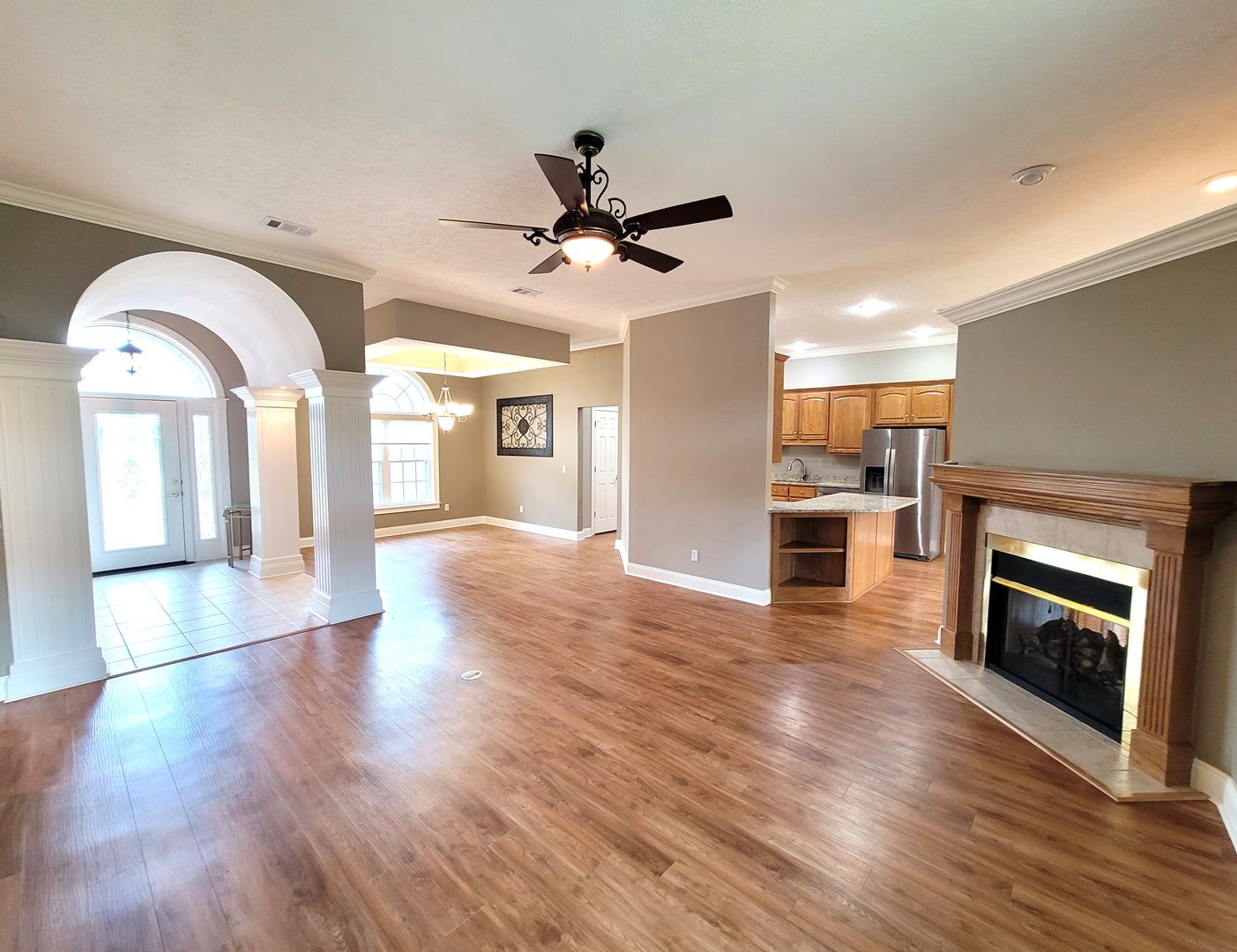 Lynn Haven! Custom Built Brick Home! 4 bedroom 2.5 Bath 2 Car Garage – photo 3