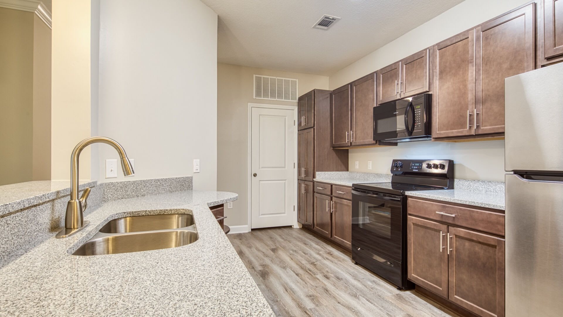 Austin Woods Apartment Homes – photo 2