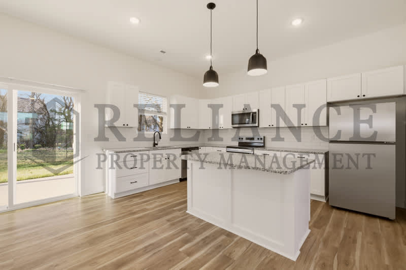 725 E Elmwood St – photo 5
