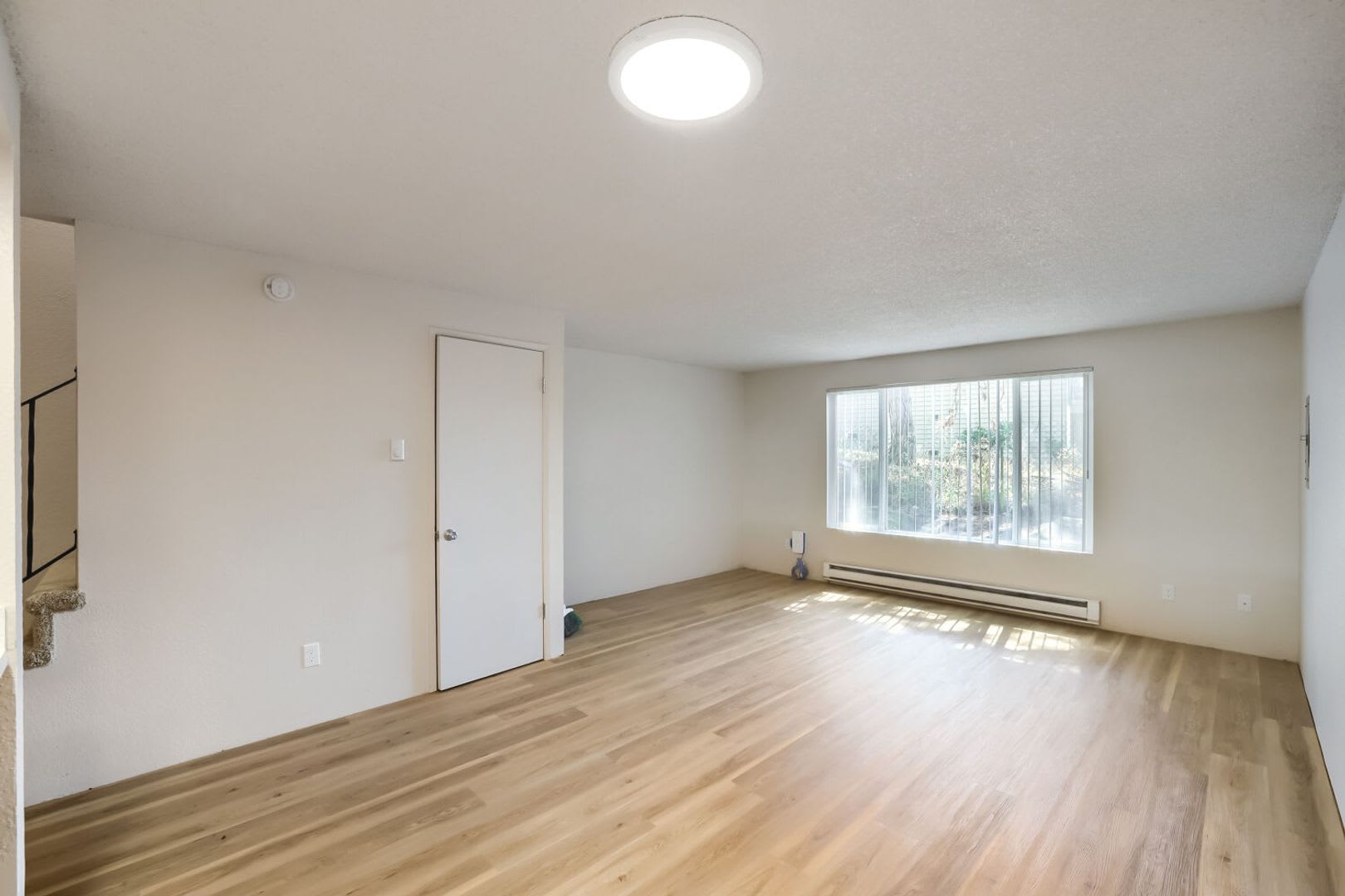 Townhome Style 2bed/1.5bath Unit in Everett! – photo 4