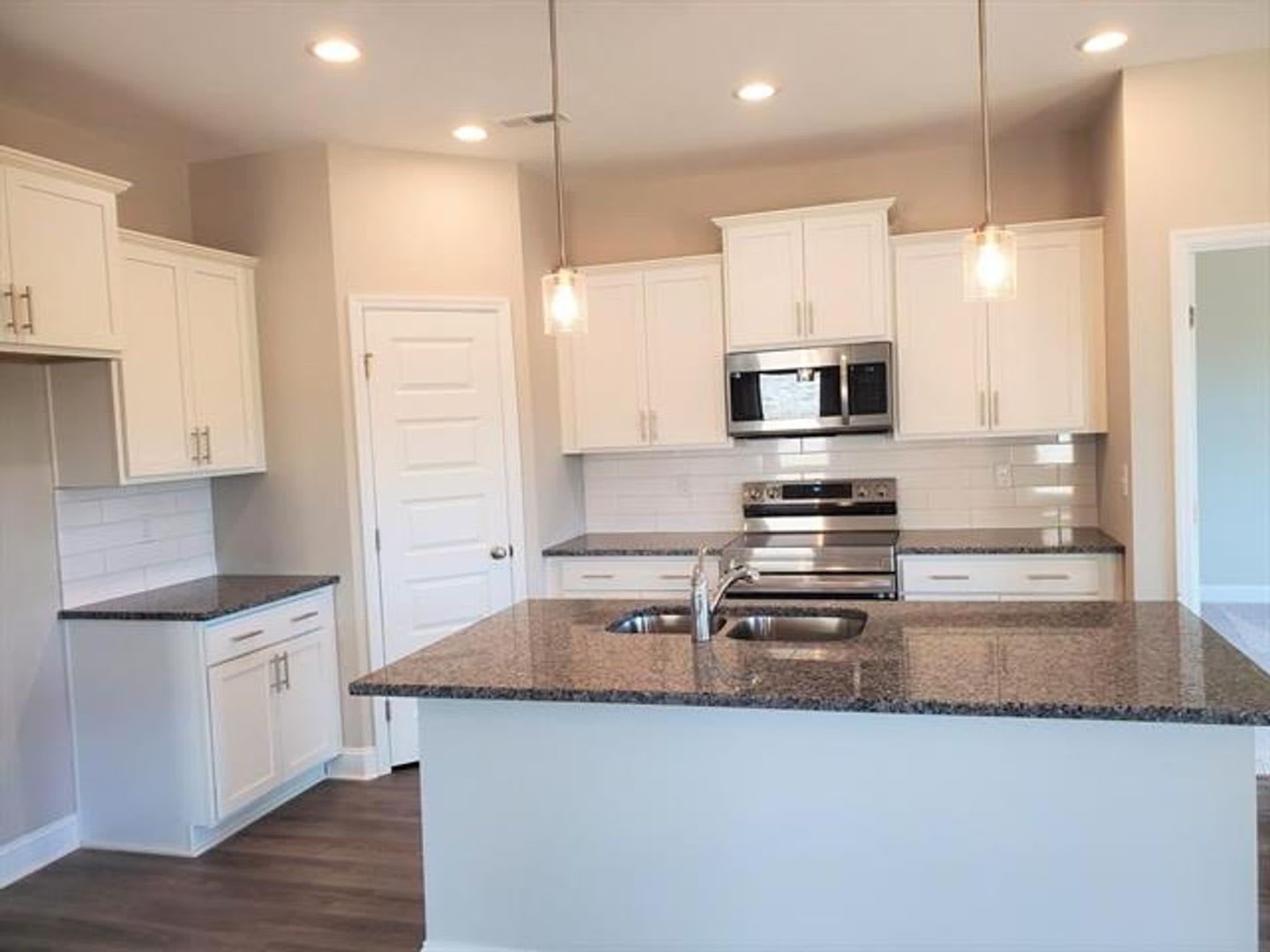 3 Bedroom, 2 Bath home. – photo 3