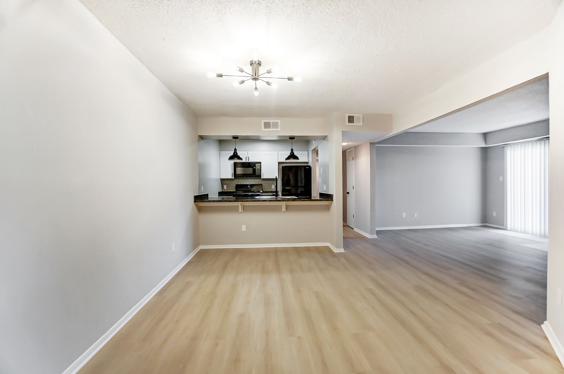 Coventry Court West Apartments – photo 1
