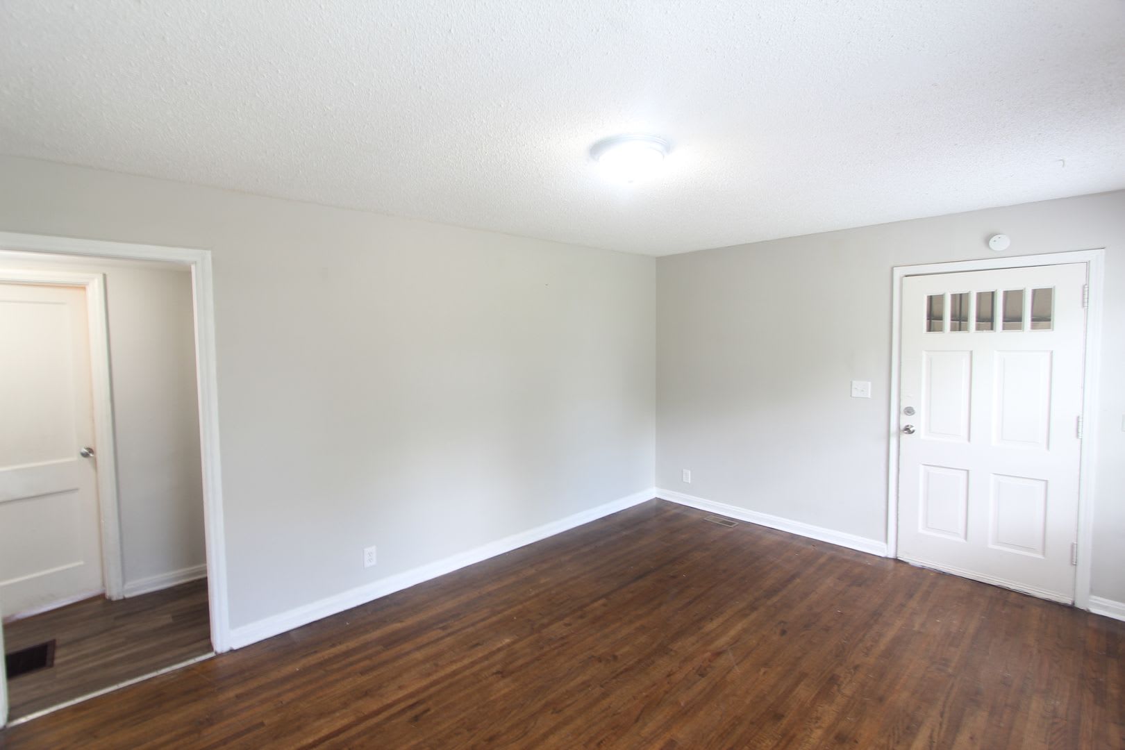 New On The Market! Fresh New Updates!! Better Hurry To See This One!! – photo 3
