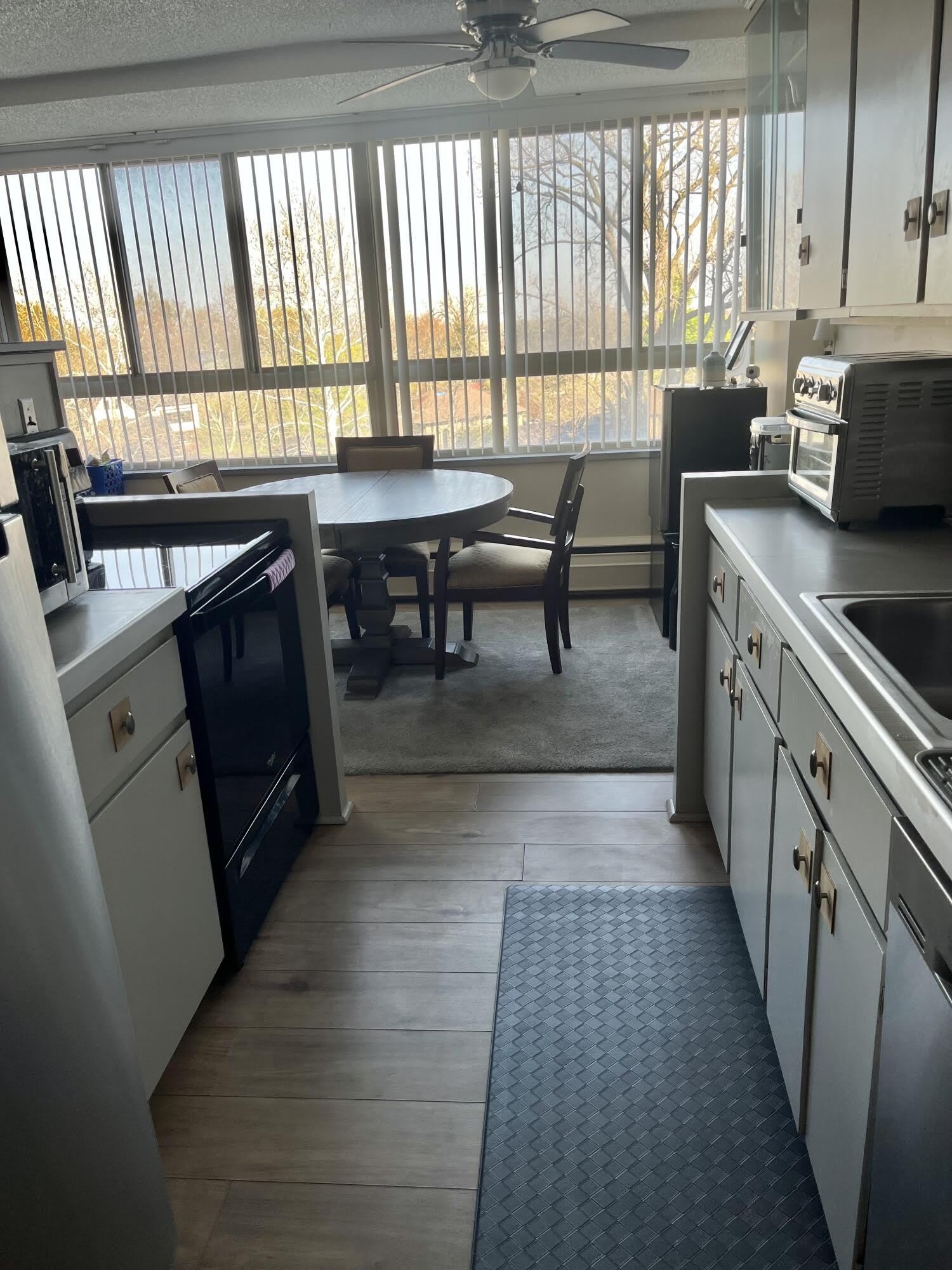 8900 E Jefferson Avenue – photo 3