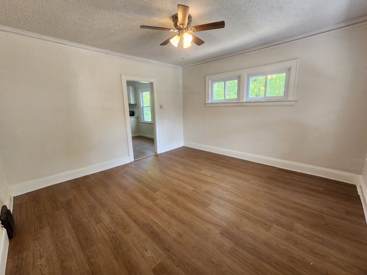 Remodeled 3 bed 1.5 Bath home – photo 2