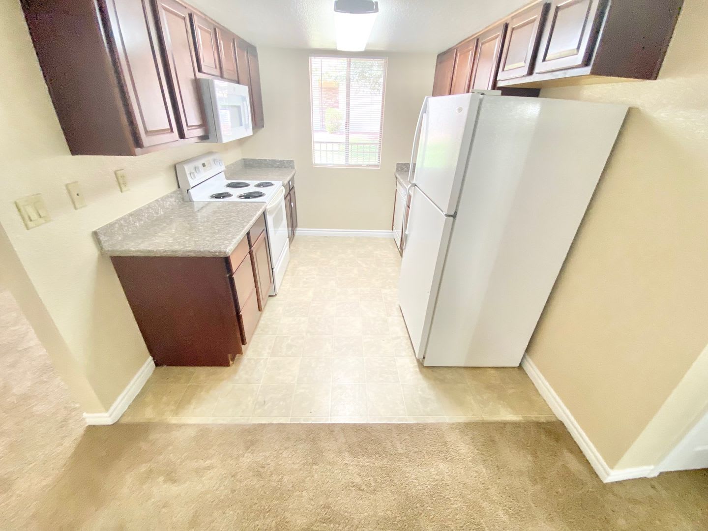 1ST FLOOR CONDO UNIT 1 BEDROOM/ 1 FULL BATH, LOCATED GUARD GATED COMMUNITY – photo 3
