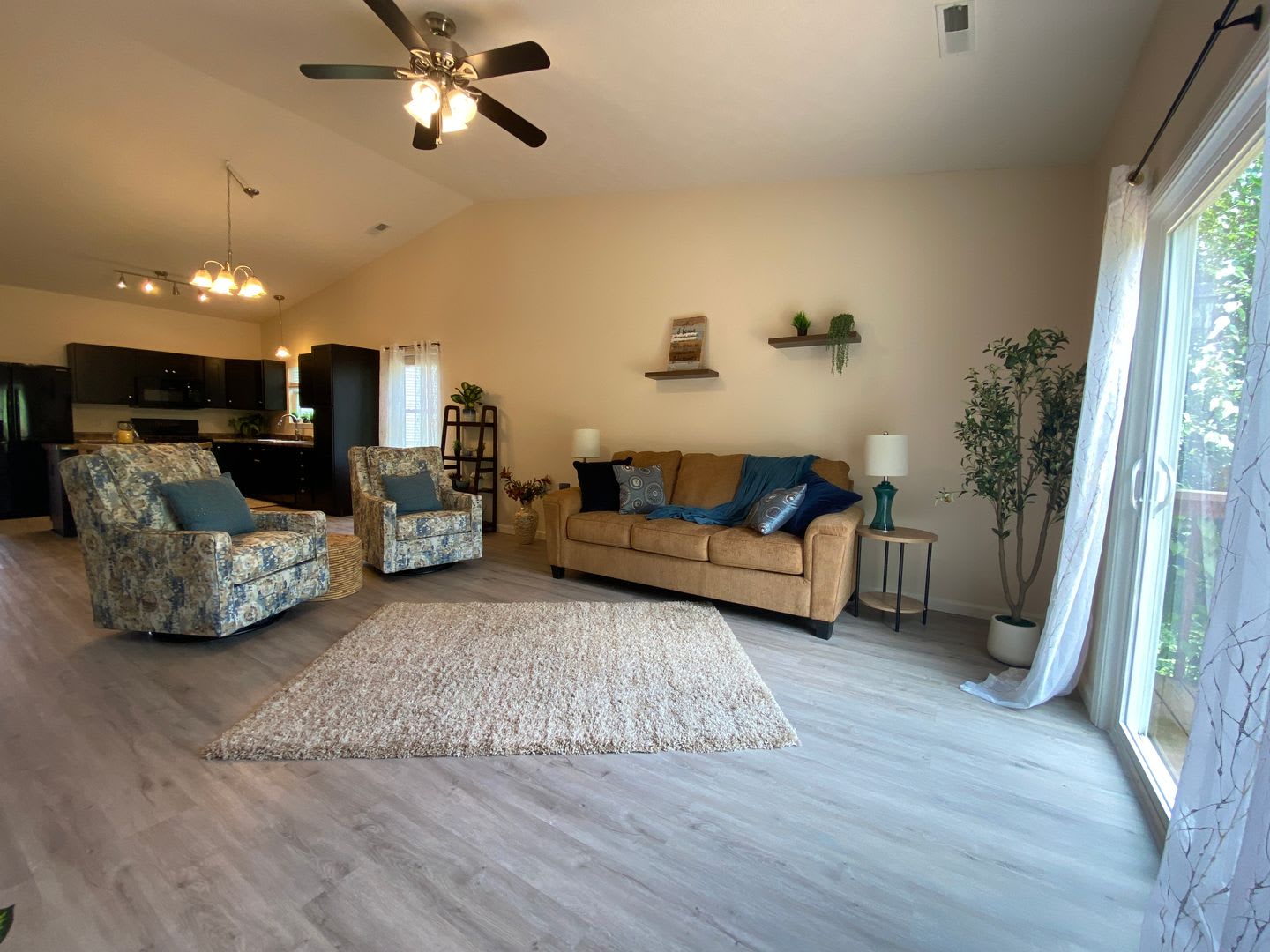 Modern 3 Bedroom Home on Bloomington's West Side – photo 5