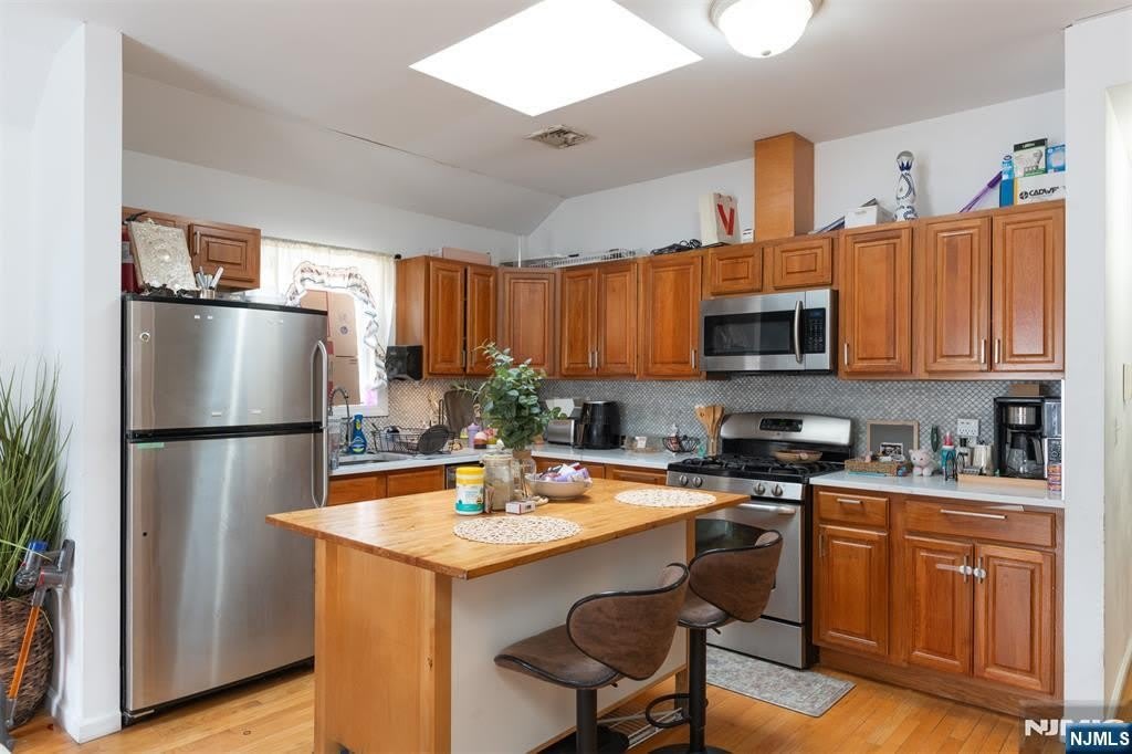260 Custer Avenue – photo 2
