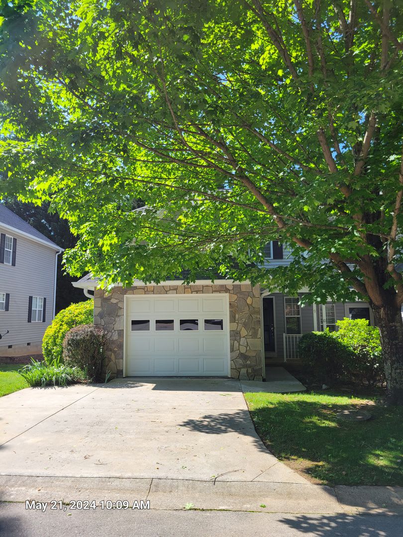 Newly Renovated Townhome in Arden – photo 1