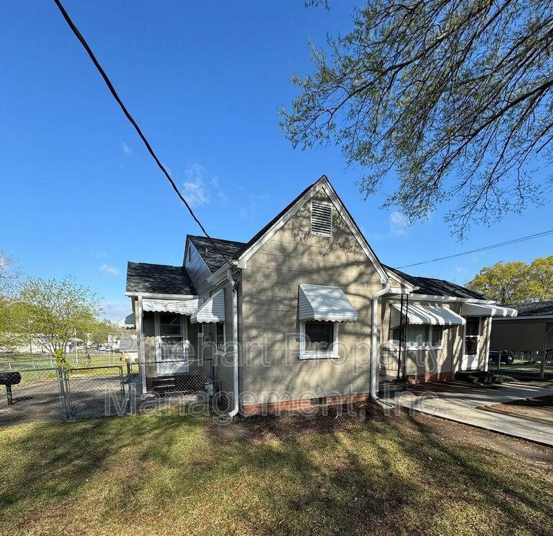 221 Hutchinson Street – photo 2