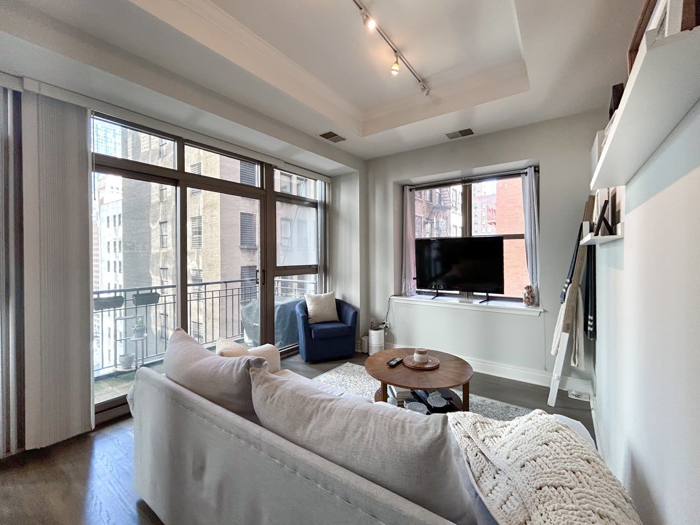 212 W Washington Street – photo 2