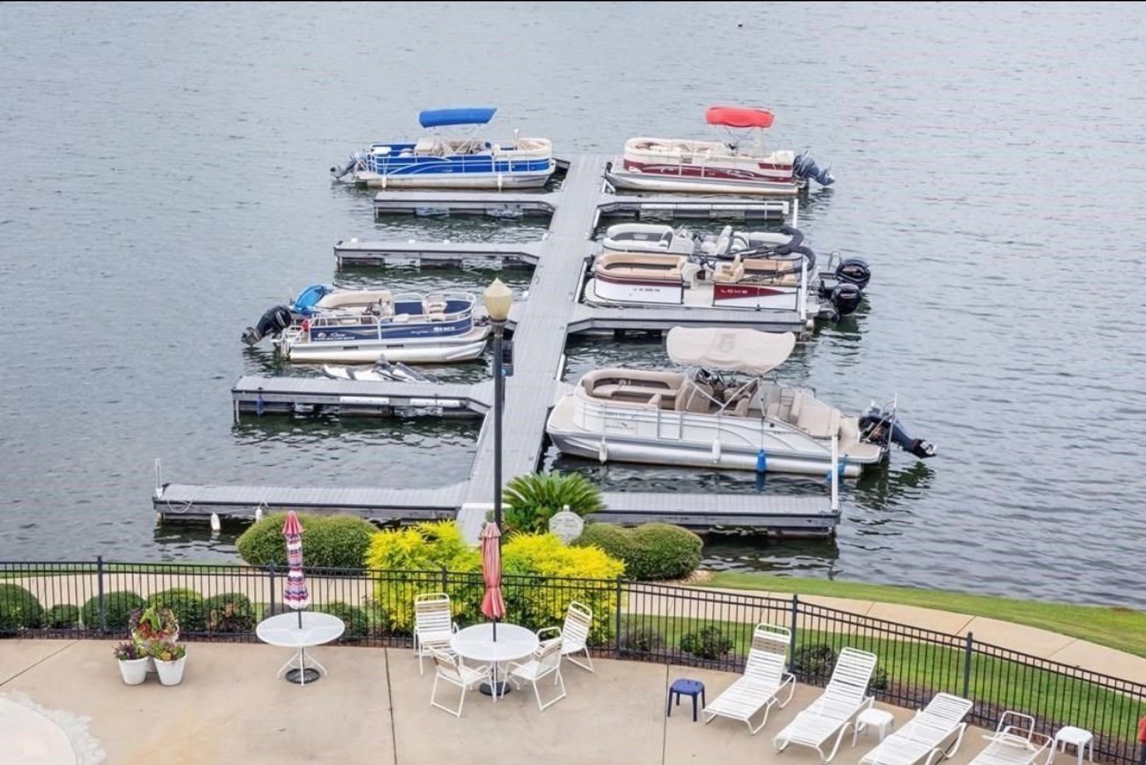 ***Beautiful 2 Bedroom / 2 Bathroom Condo on Lake Harding*** – photo 3