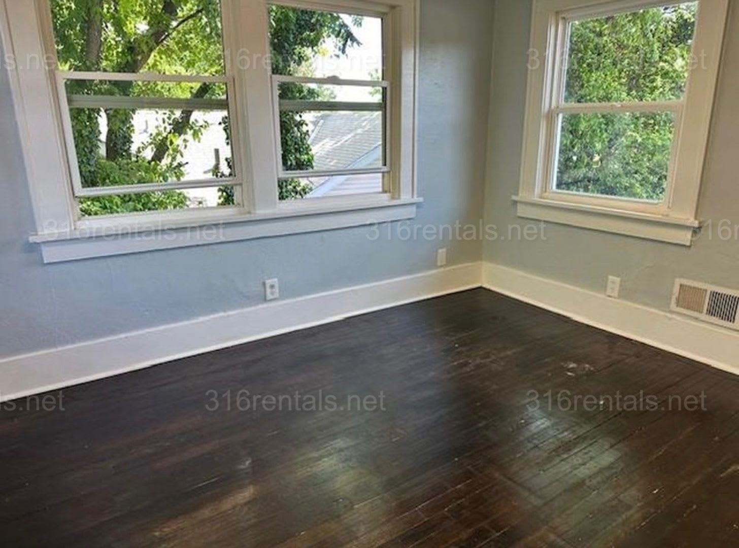 1 175 3 Bedroom 1 Bathroom Single Family Home – photo 4