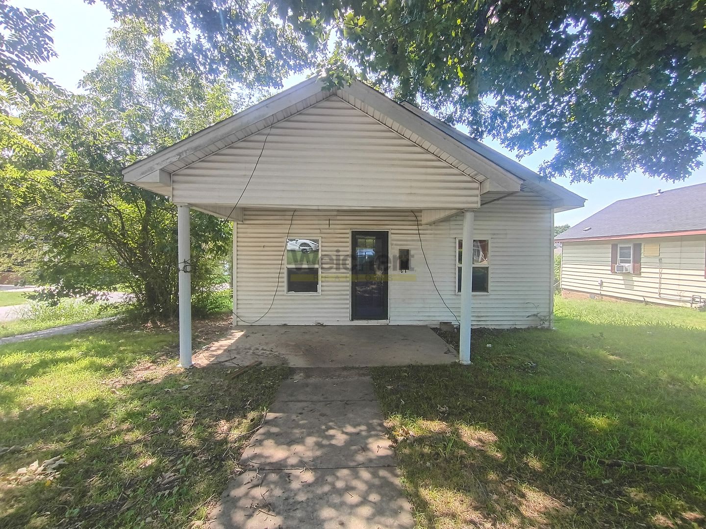 2bed/1bath house on a corner lot – photo 2