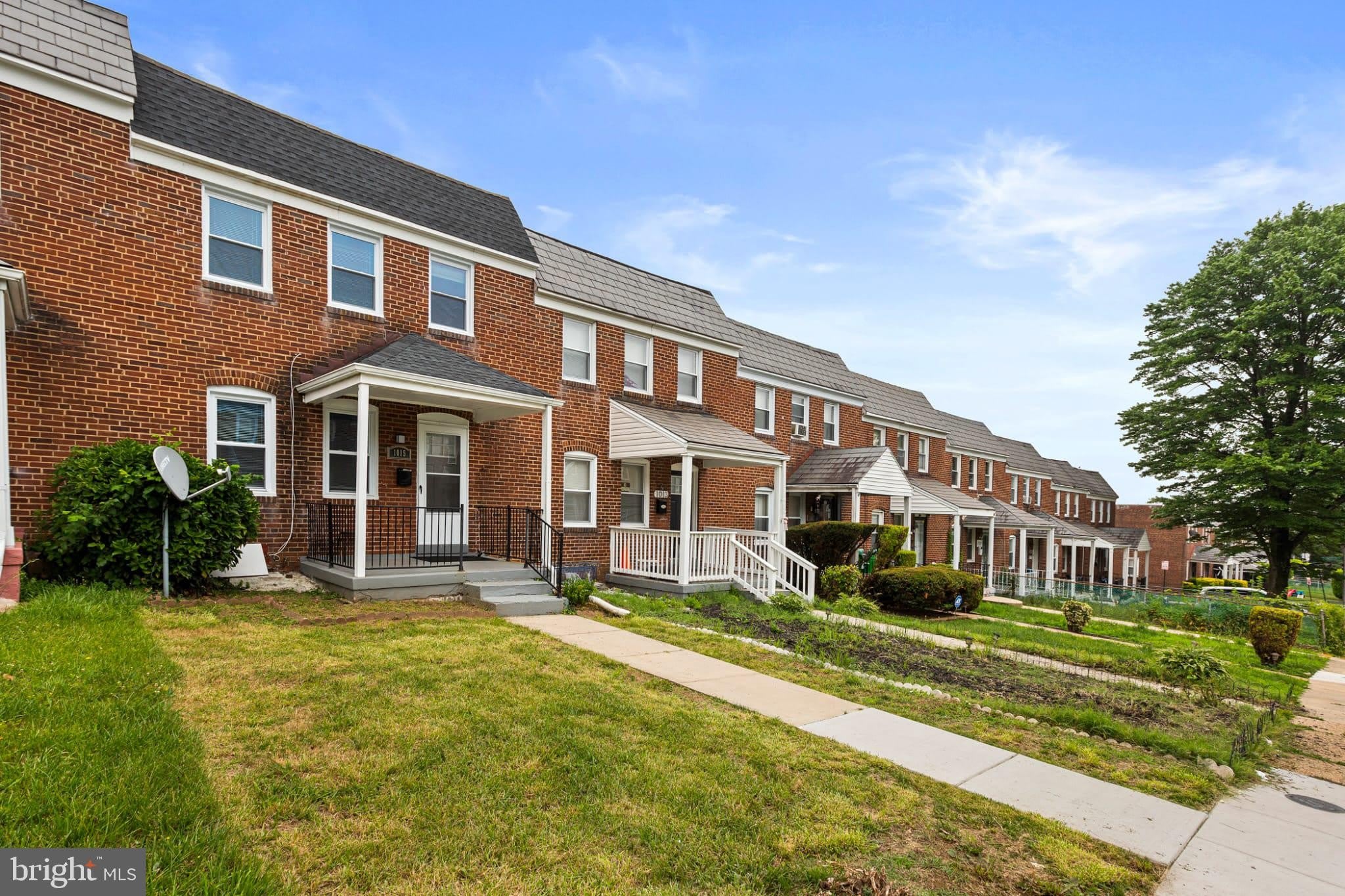 1015 LYNDHURST Street – photo 2