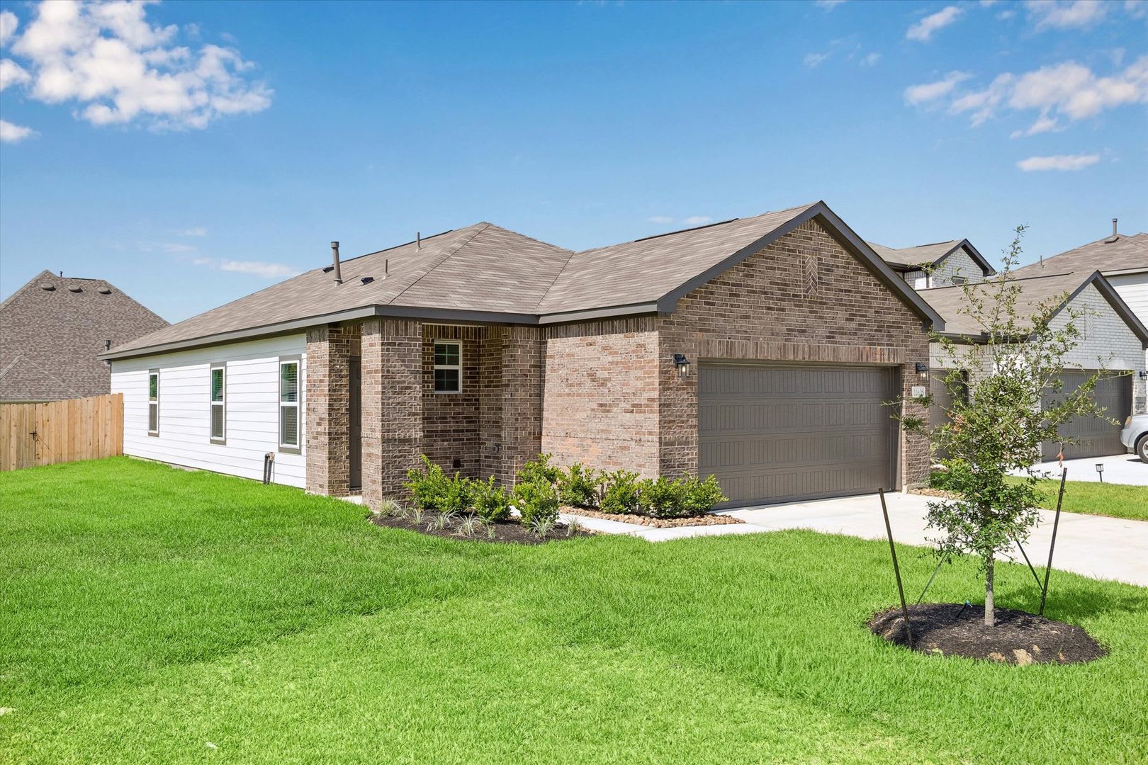 Brand-New 3-Bed Willis Home on Corner Lot with Covered Patio – photo 2