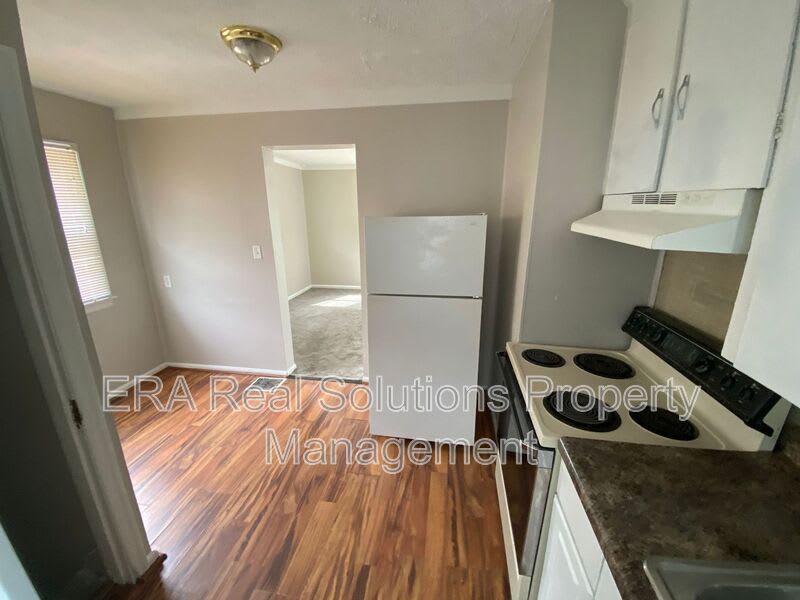 2231 Parkwood Av – photo 5