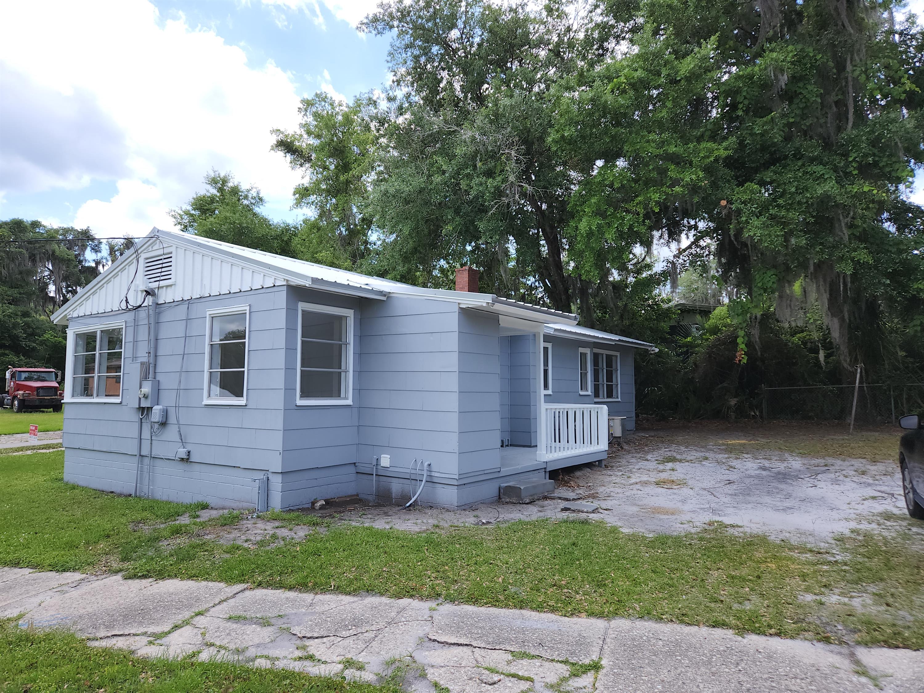 1704 Gillis Street – photo 2