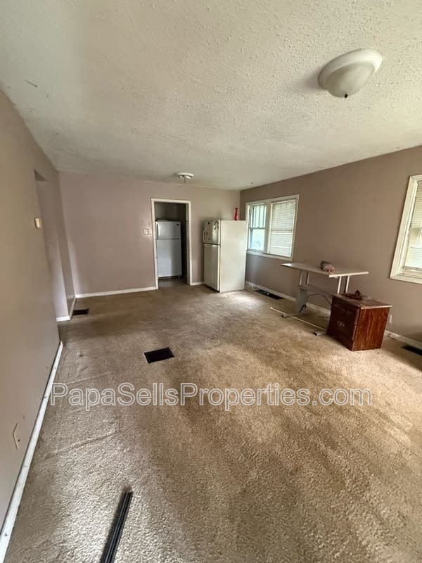 2067 N Maple Ave – photo 4
