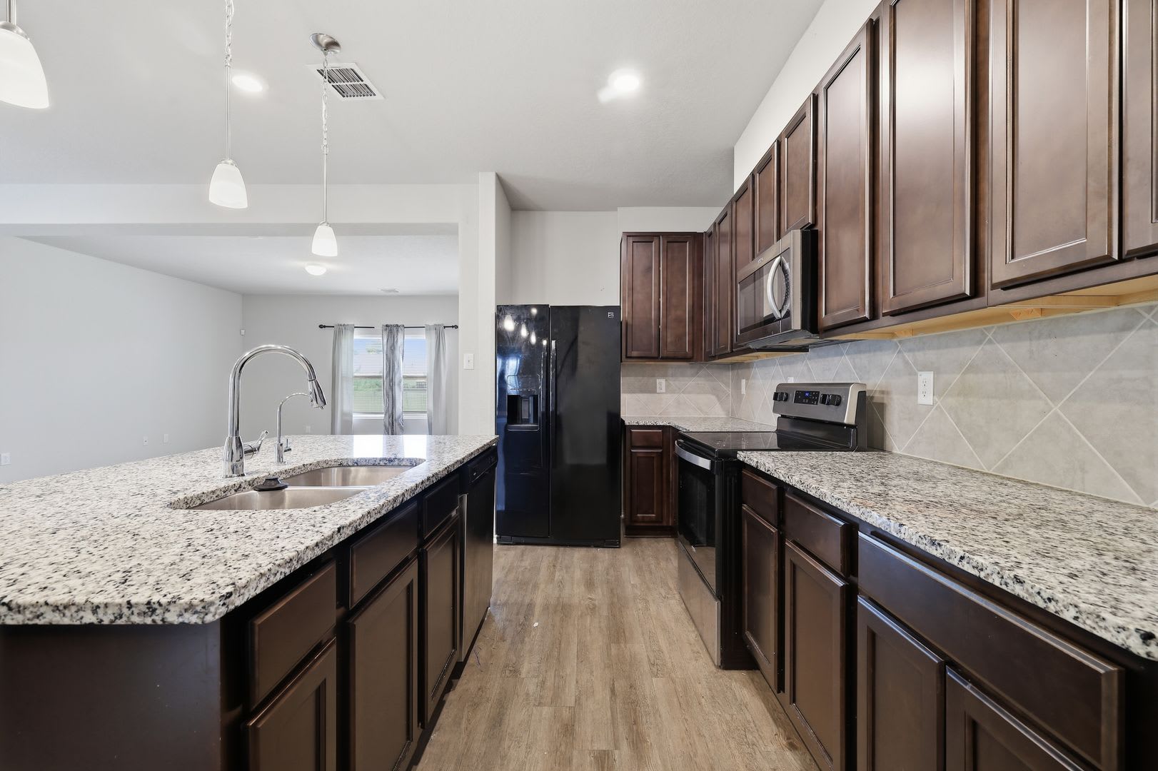 Stunning Cinco Lakes Home with First-Floor Primary Suite – photo 5