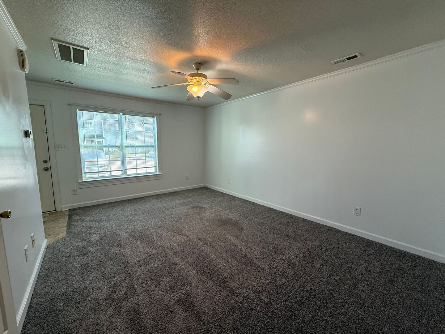 Nice 2 bedroom, 1.5 bath Townhouse – photo 4