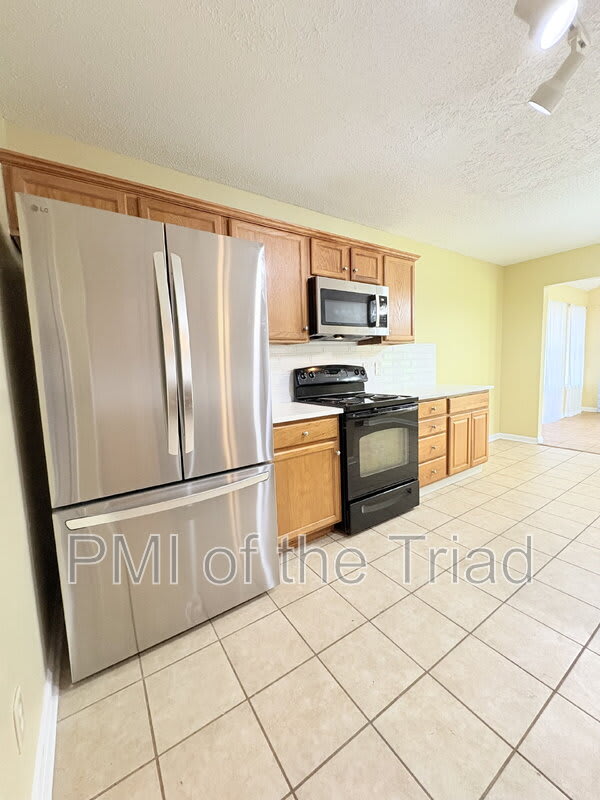 152 Drewsbury Dr – photo 3