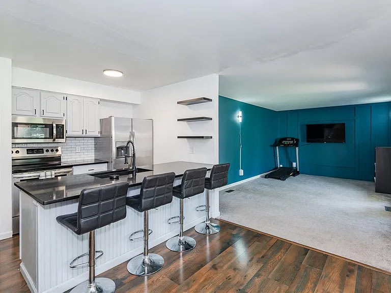 1221 Warwick Drive – photo 5