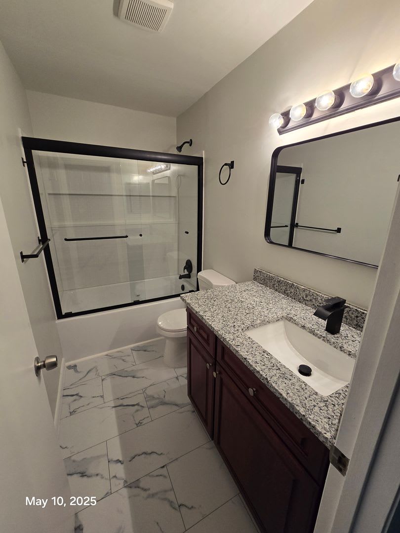 This Renovated Home Provides Modern Convenience With A Durable Metal Roof Impact Resistant Windows And Brand New Carpeting Throughout – photo 4