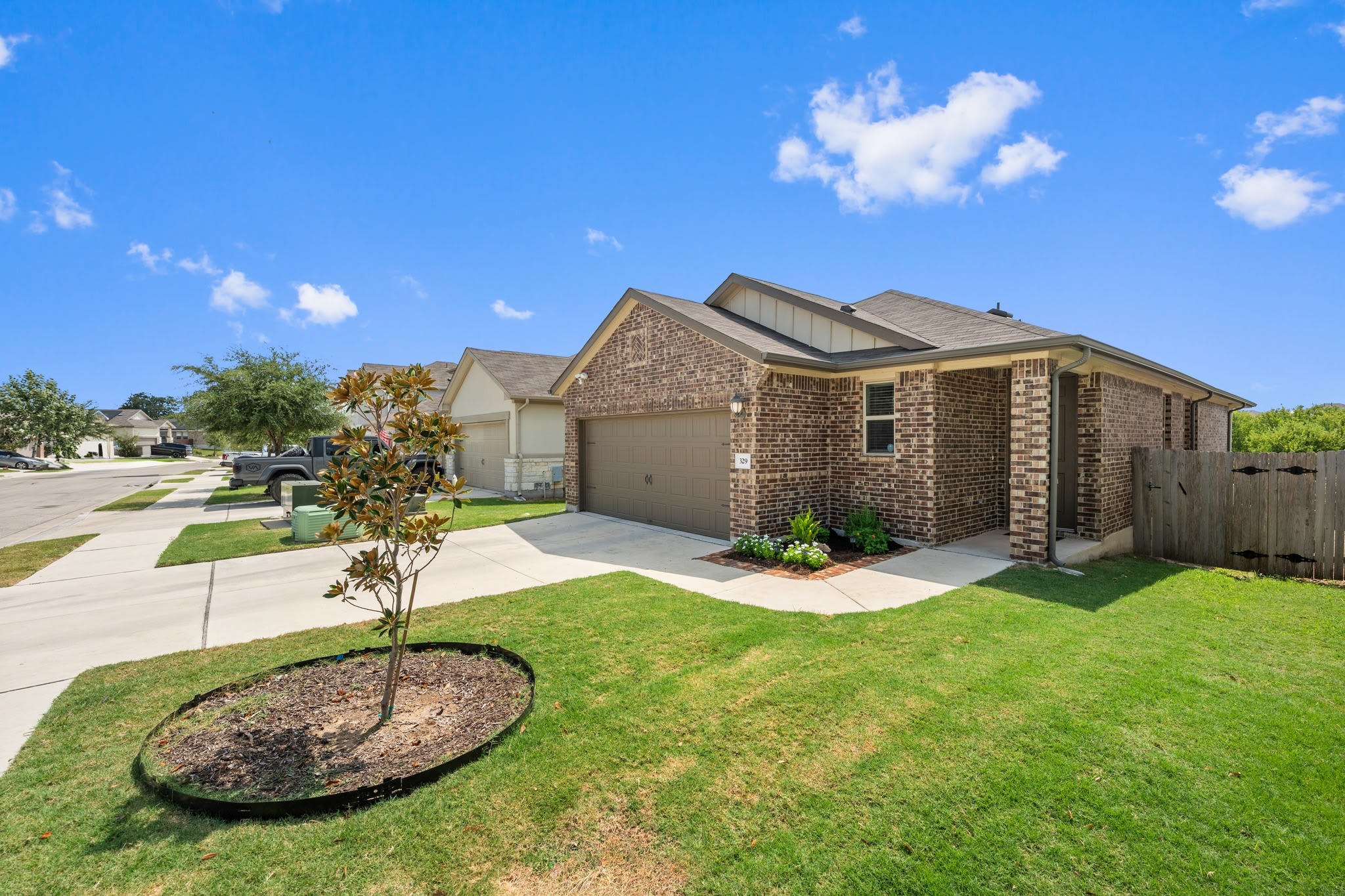 329 Serpens Street – photo 2