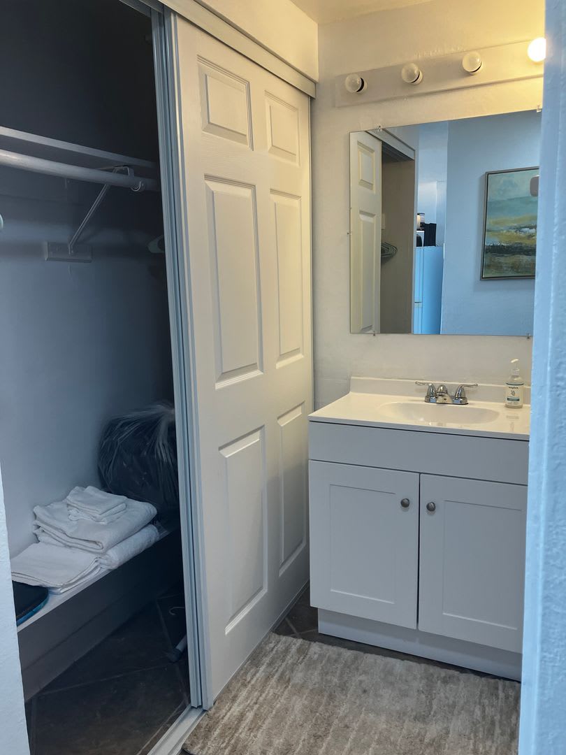 Furnished Beachside Studio Apartment – photo 4