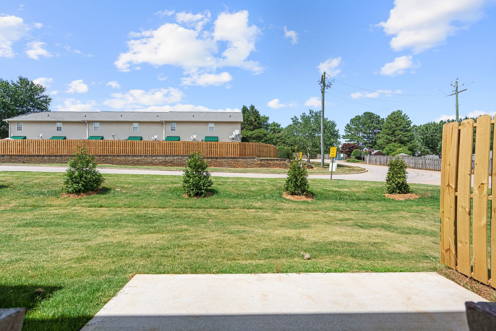 3 Bed 2.5 bathroom townhomes in Gainesville! – photo 2