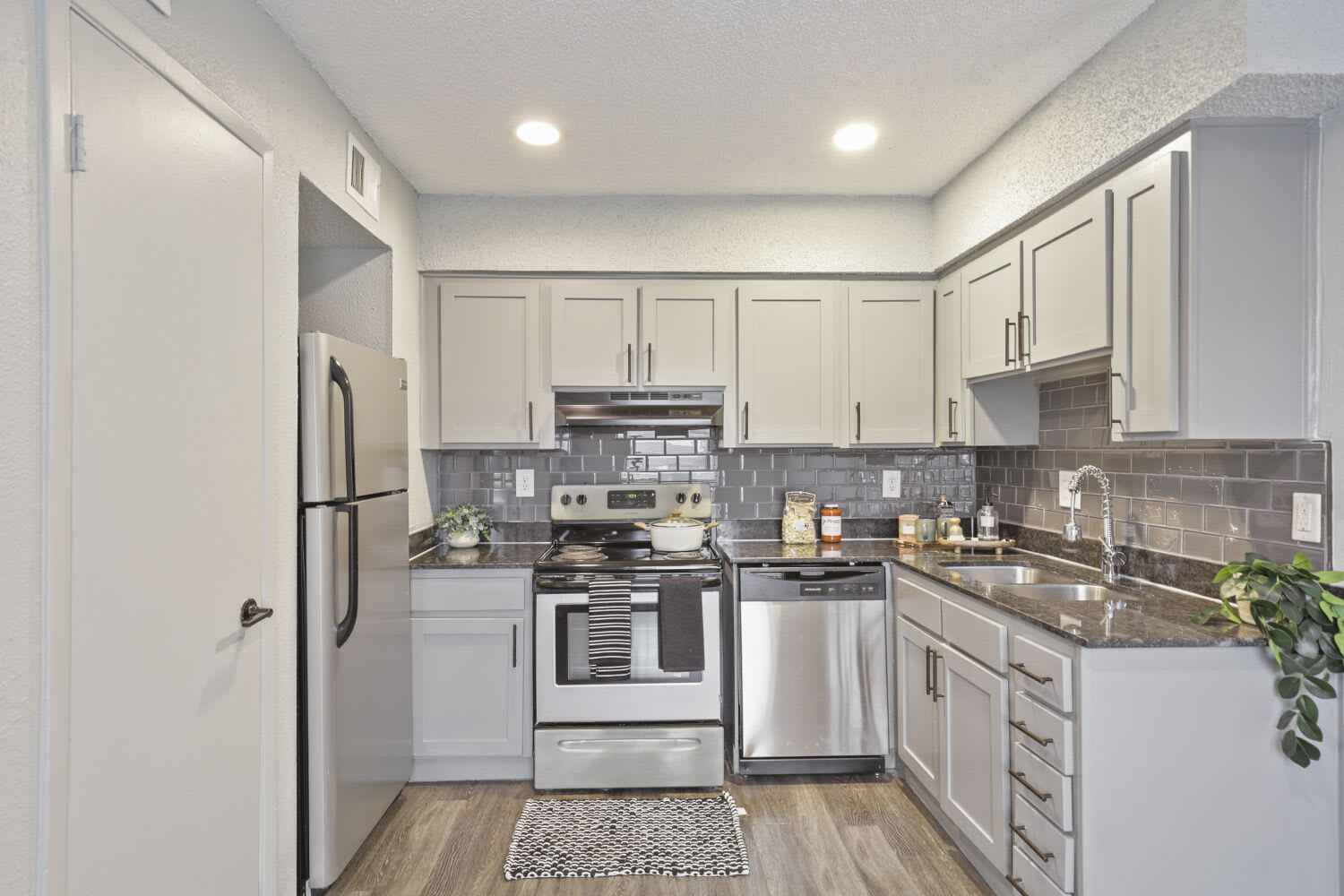 Verde Apartments – photo 2