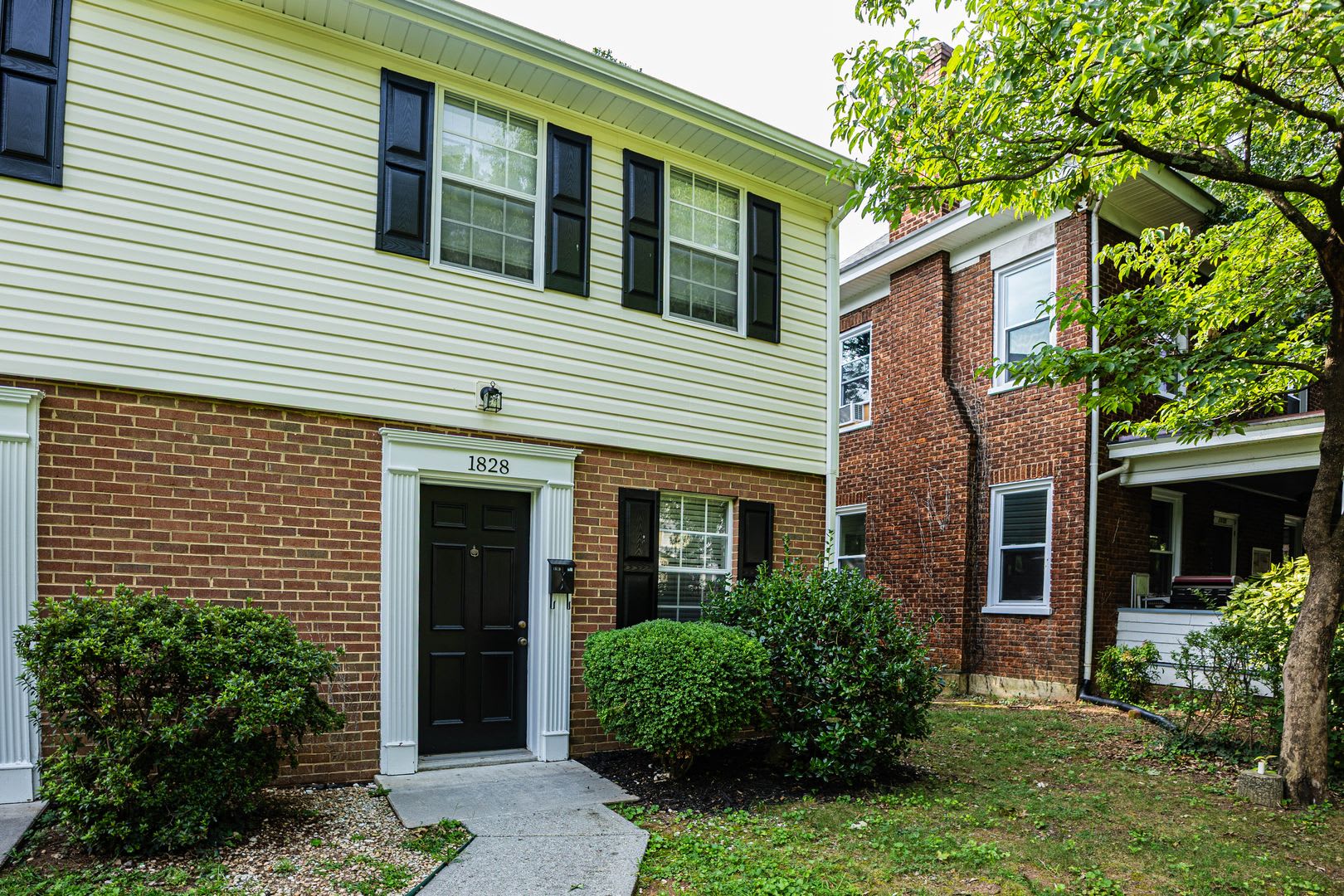 New Listing! – photo 3