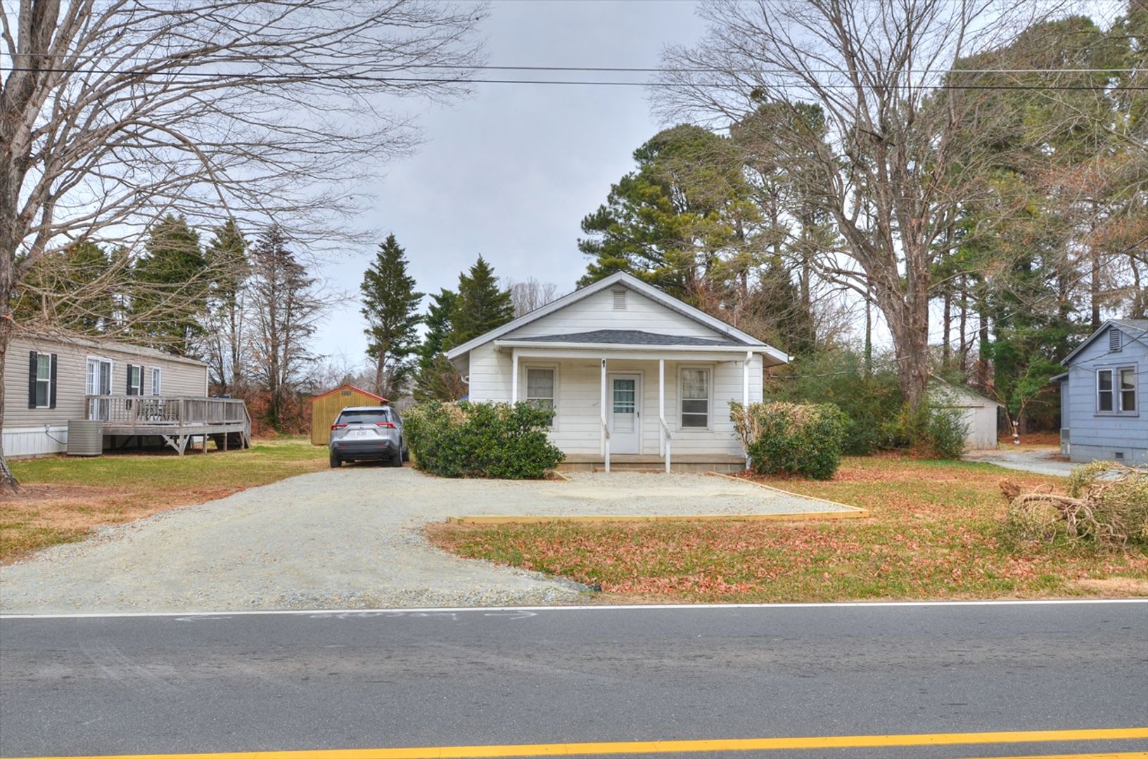 Updated 4 Bed House With Fenced Yard In Efland – photo 2