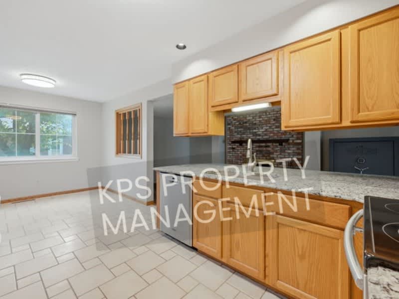 1915 Cypress Lane – photo 3