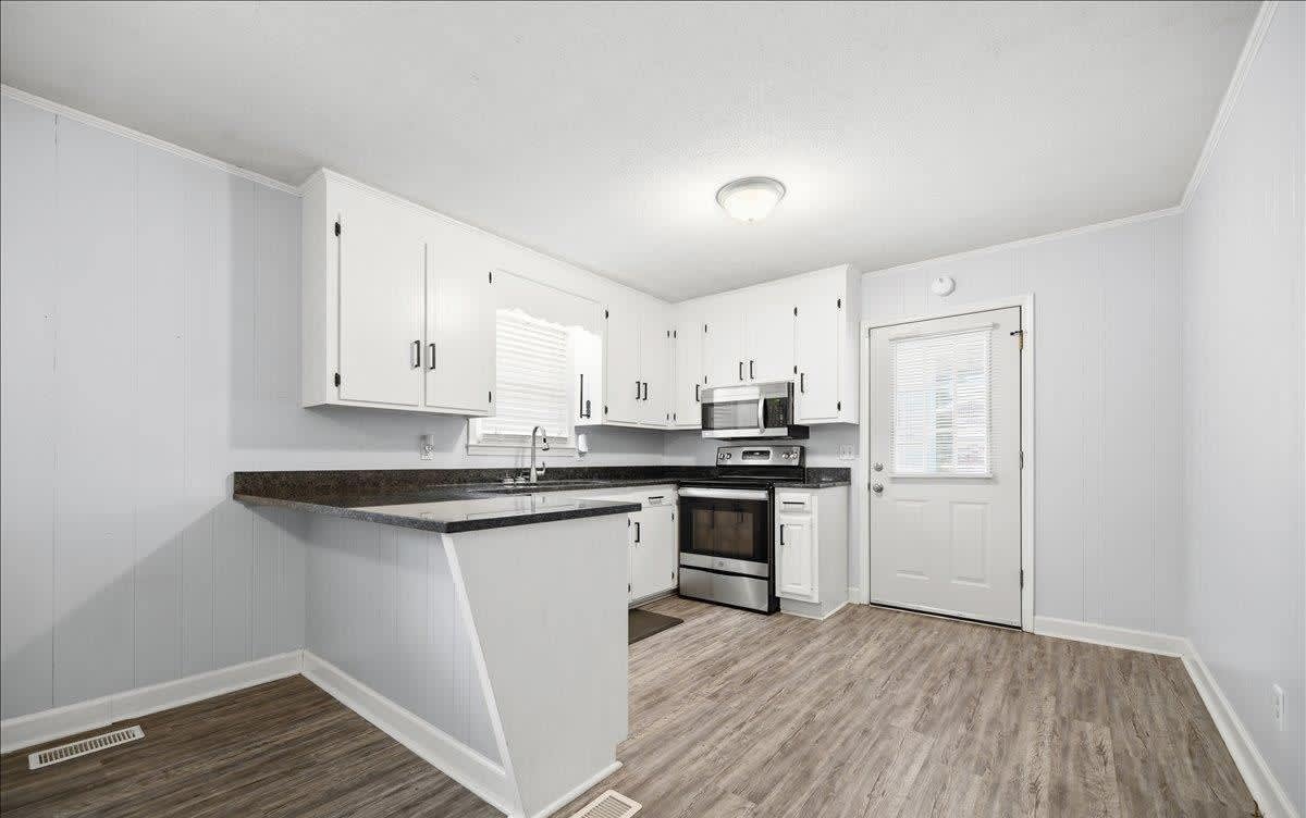 1007 Greenleaf Road – photo 5