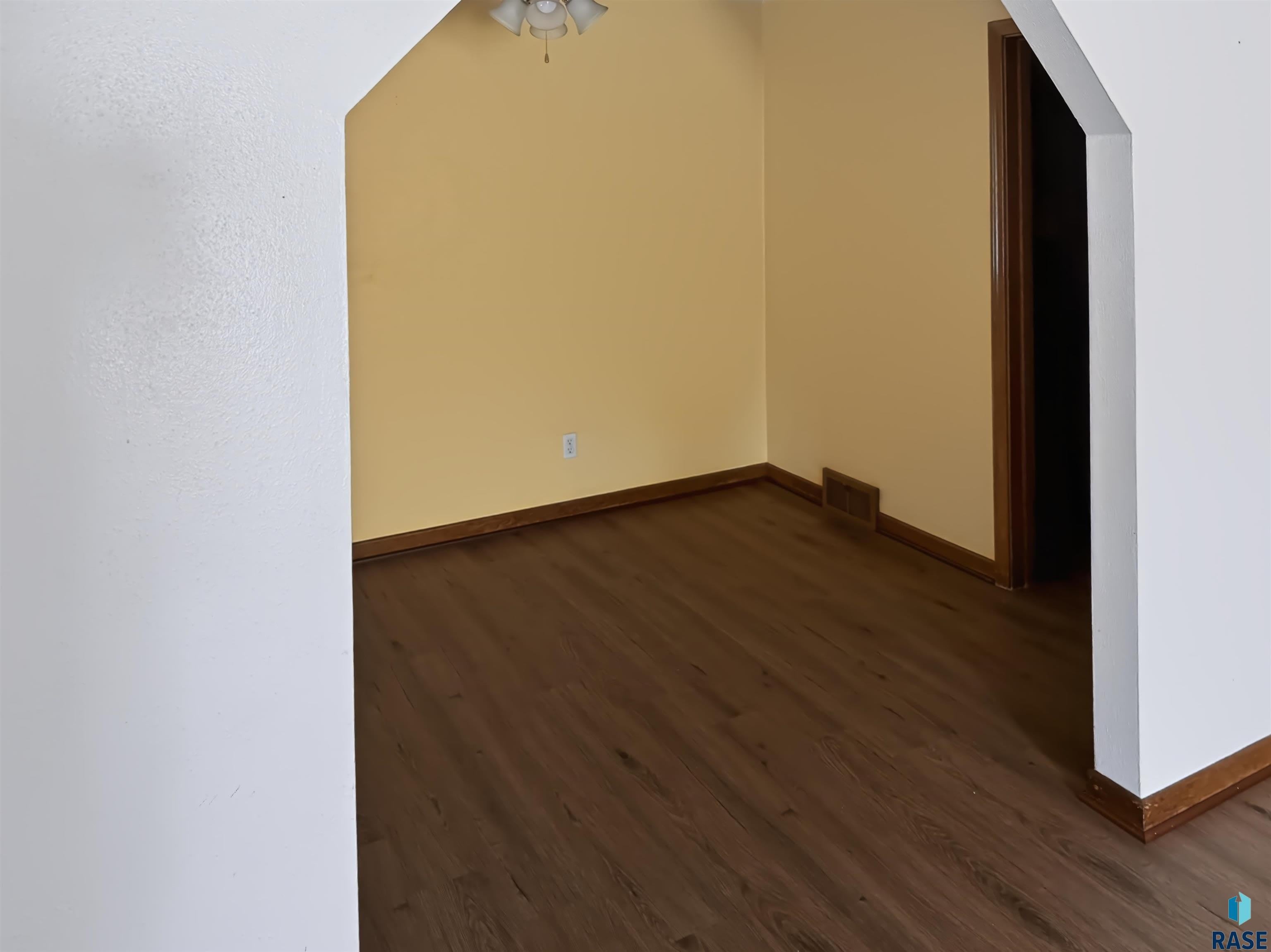 519 Wayland Ave – photo 3