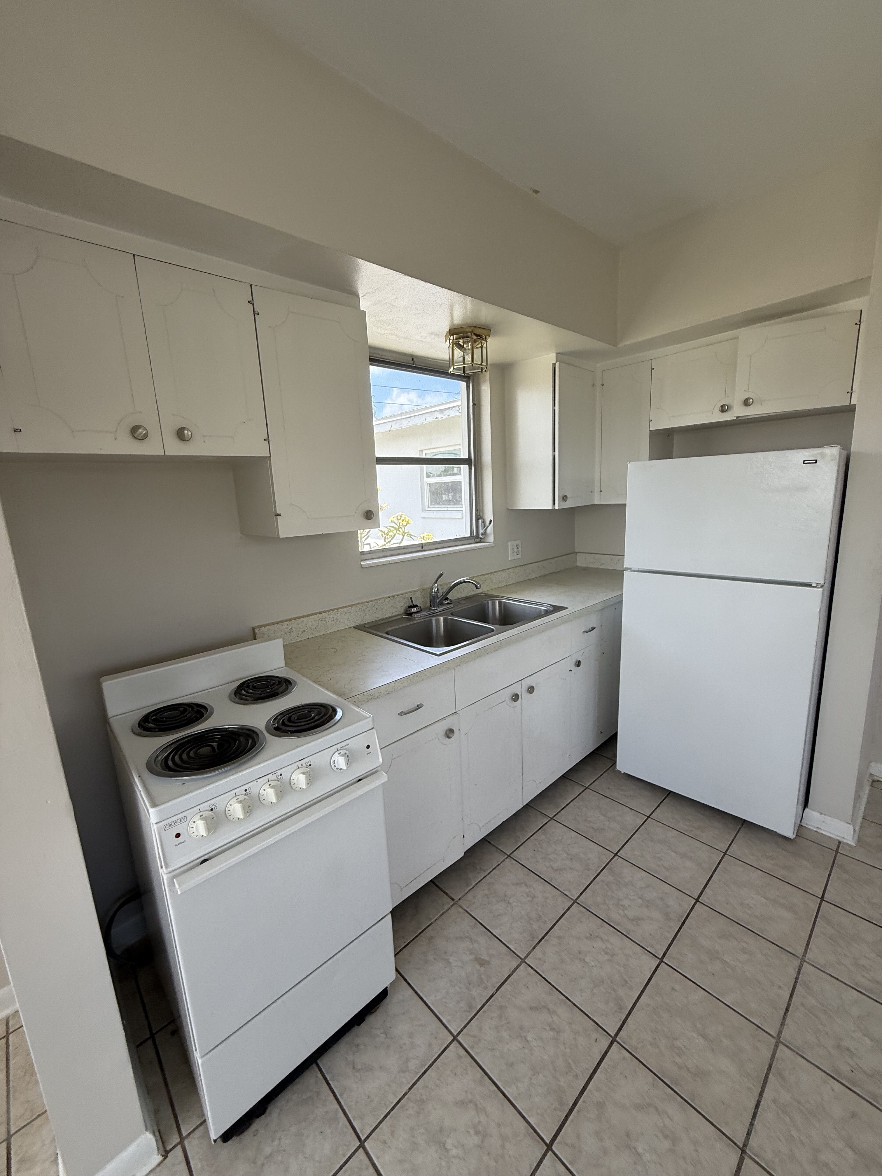 698 Union St Apt 6 – photo 4