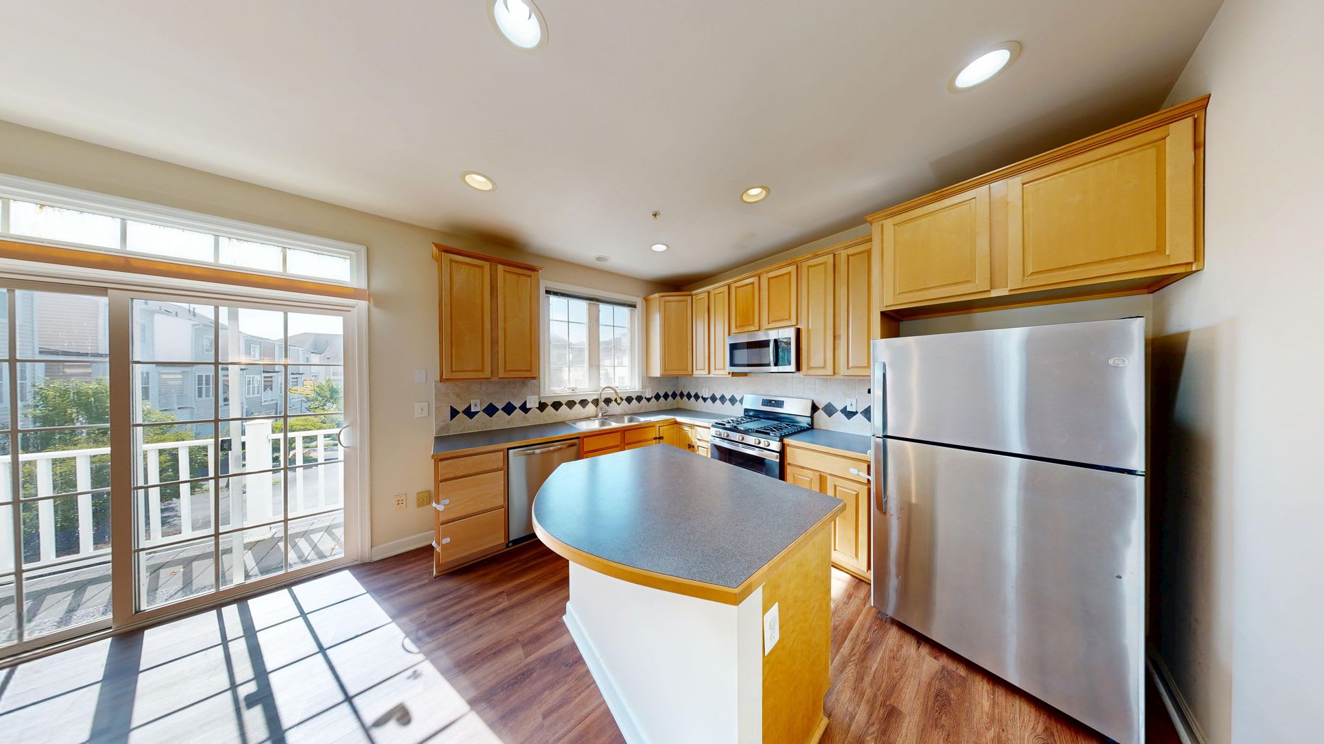 3Bedroom/2full+2Half Baths – photo 4