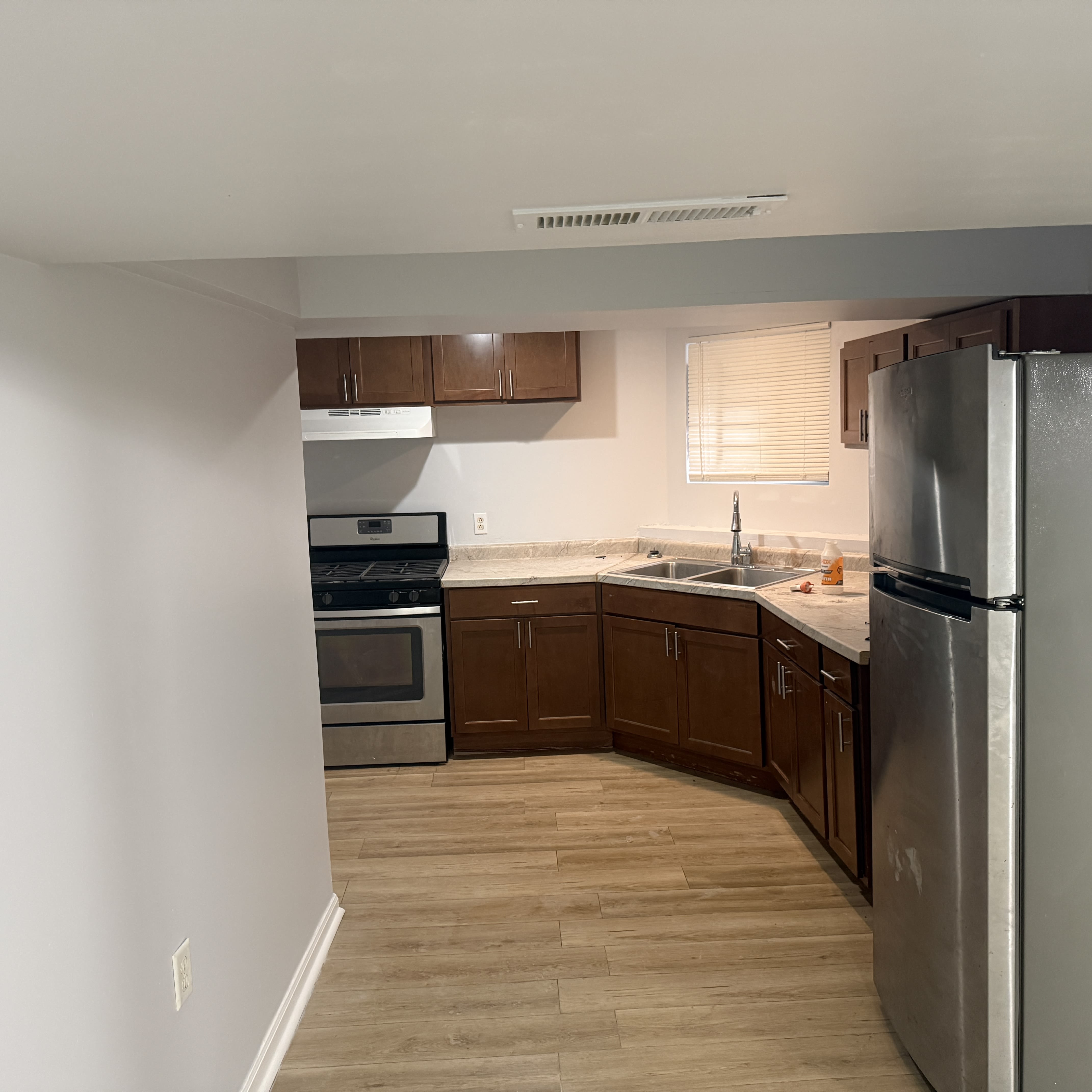 7640 S Phillips Ave Apt B – photo 2