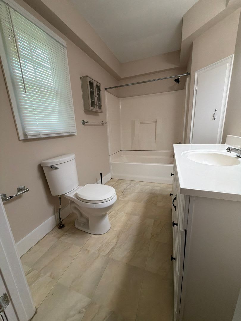 AVAILABLE NOW! 3 Bedroom 2 Bath – photo 4